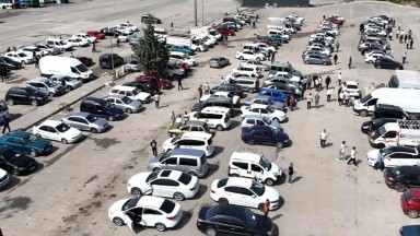Oto Pazarında Şok! '750 Binlik Aracı 500 Bine Çektim, Alan Yok!' Fiyatlar Düştü mü, Alıcılar Neden Bekliyor?